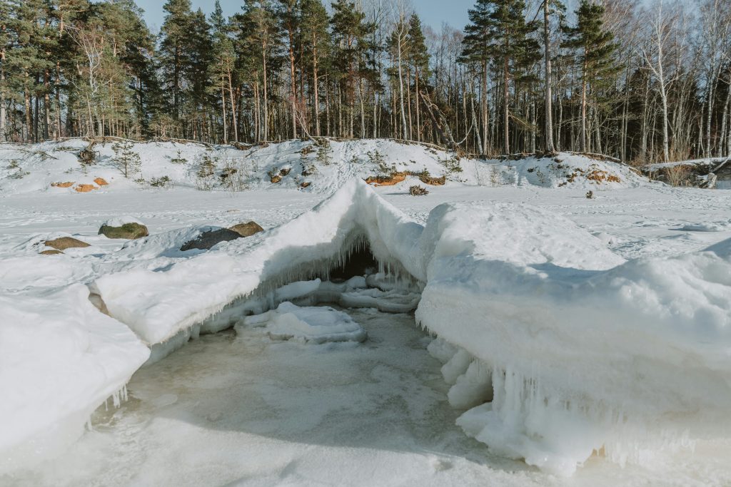 CO2 Acts Like A Gate For Ice Growth