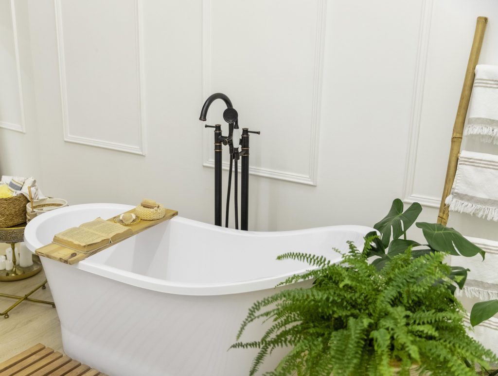 interior-design-bathroom-with-bathtub
