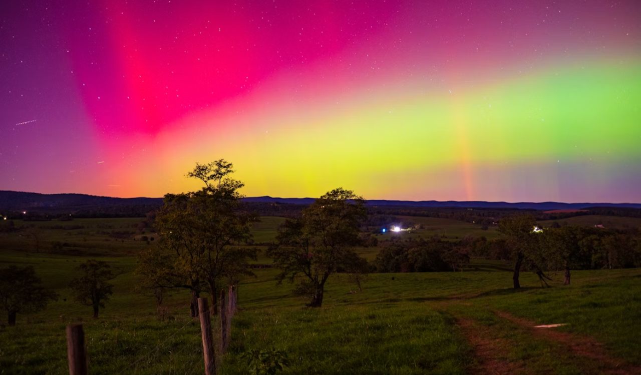 Aurora borealis up the night sky