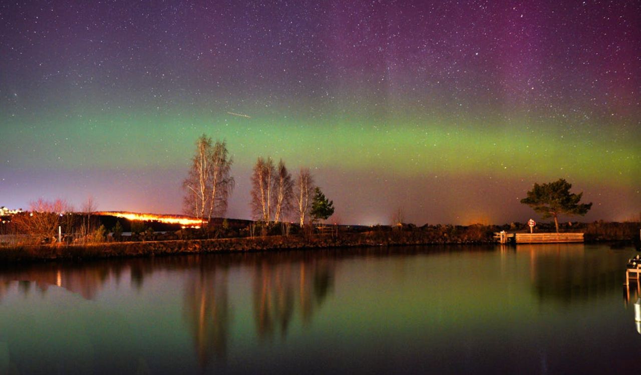 Stunning Nighttime Aurora Over a Calm Lake